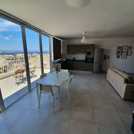 Qawra Modern 1 Bedroom Penthouse 아파트 *